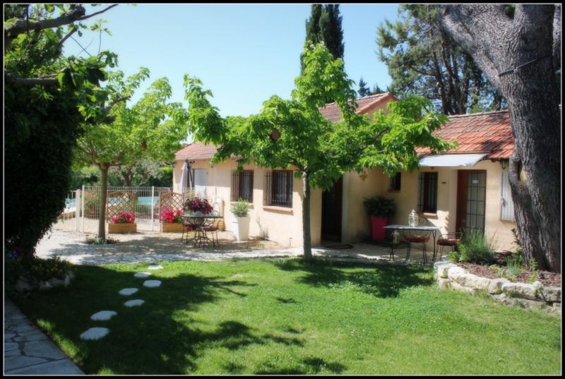 A L'Oree Du Pin Bed & Breakfast Aix-en-Provence Exterior photo